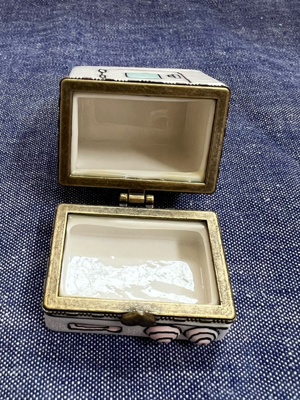 Washing Machine Trinket Box WITH Shirt Trinket Laundry Hinged Lid White - Picture 11 of 13